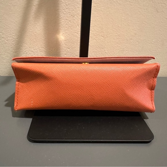 Tory Burch orange saffiano leather magnetic snap sunglasses case - Picture 2 of 11